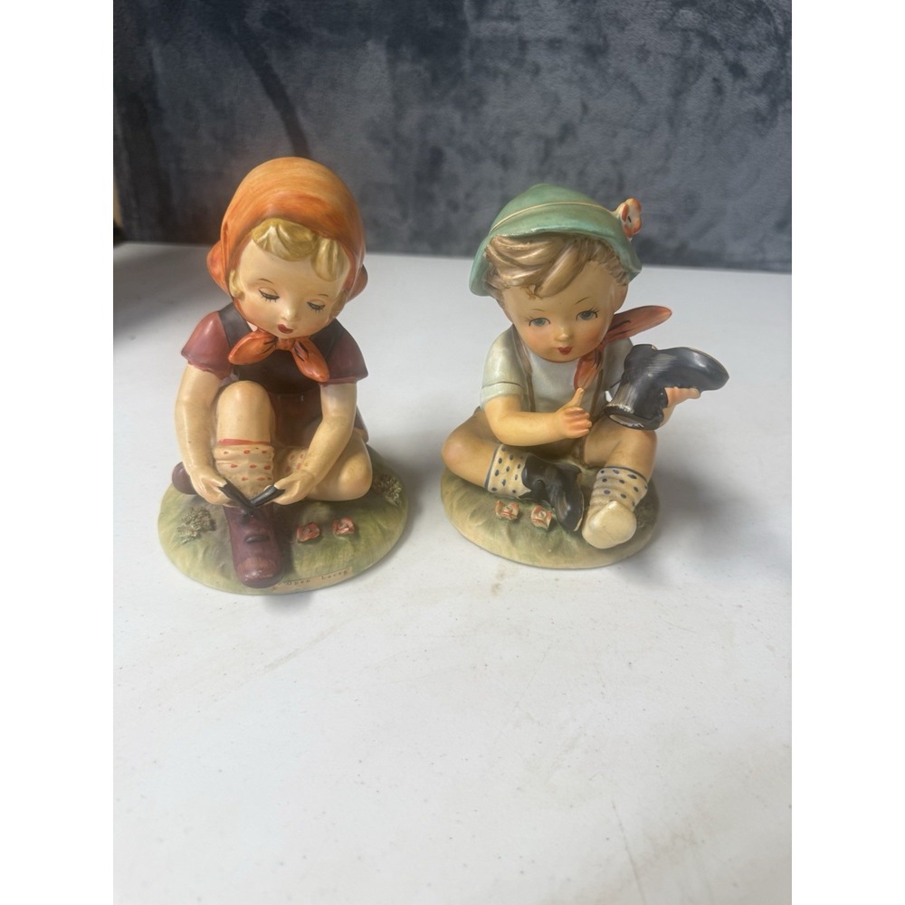 Excellent Pair Arnart "Open Laces & Sandy Shoes" Duo 6.5 Figurines~Eric Stauffer